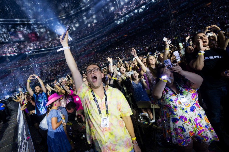 Fans react as Taylor Swift performs in Atlanta