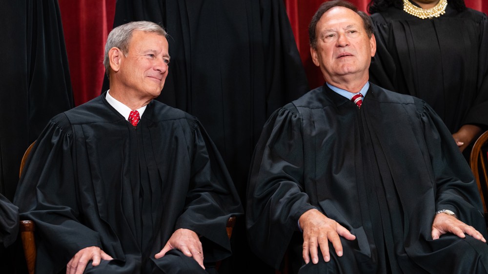 ohn Roberts, left, and Samuel Alito Jr. during the formal group photograph at the Supreme Court in Washington