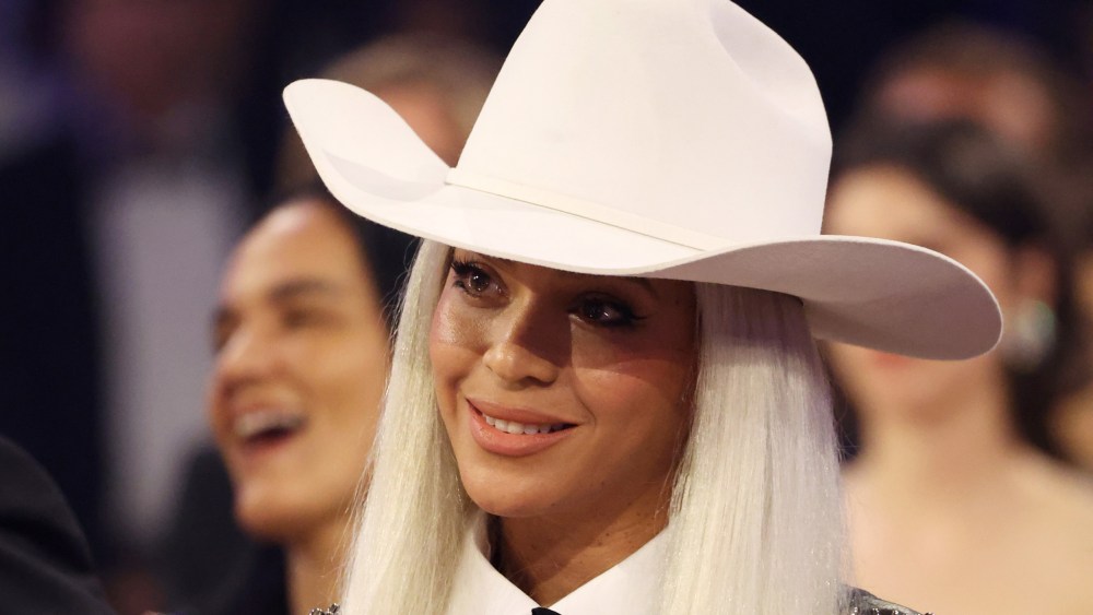 Beyoncé wearing a cowboy hat at the Grammy Awards.
