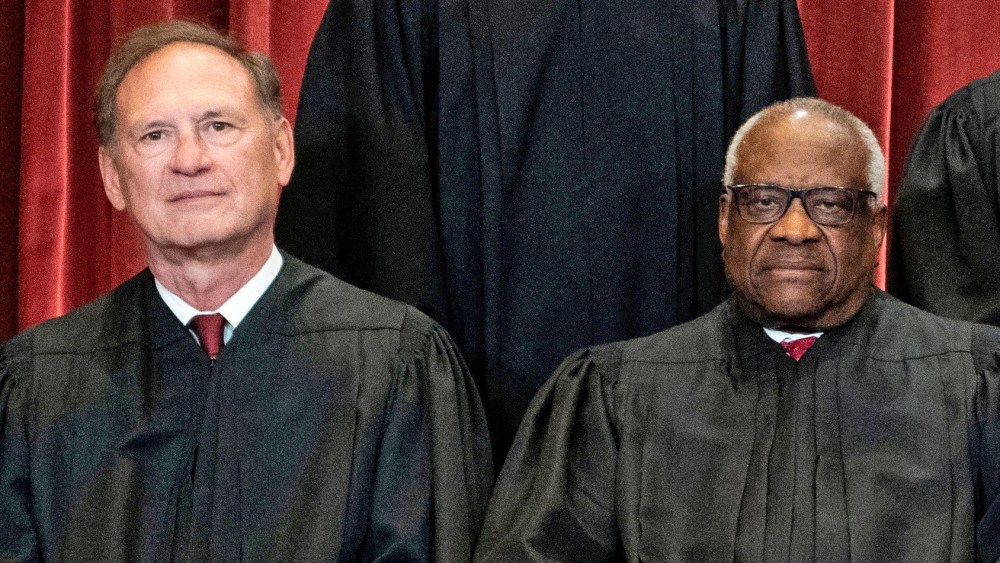 Associate Justices Samuel Alito and Clarence Thomas in 2021.