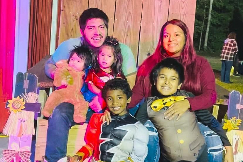 Samantha Casiano with her husband and 4 children.