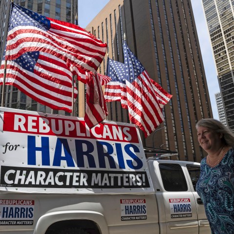 "Republicans for Harris" sign