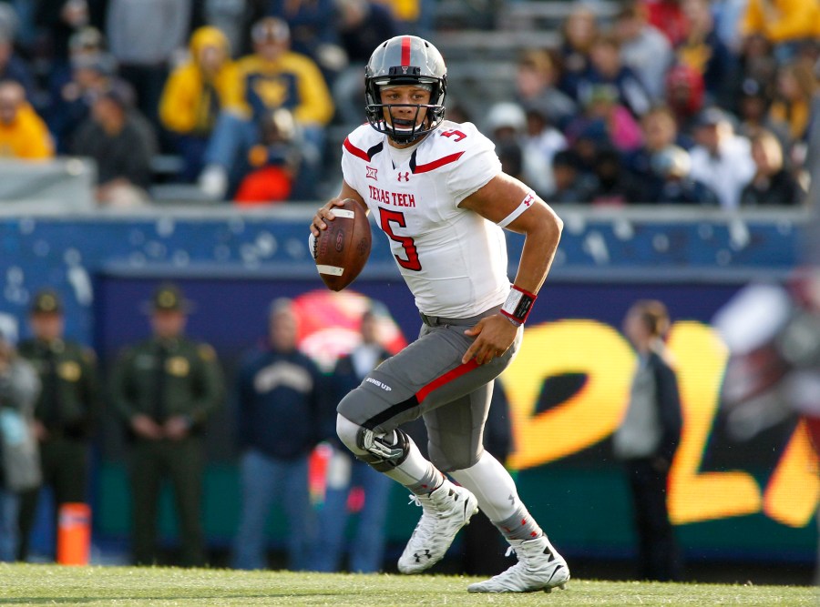 Patrick Mahomes playing football with the Texas Tech Red Raiders in 2015.  