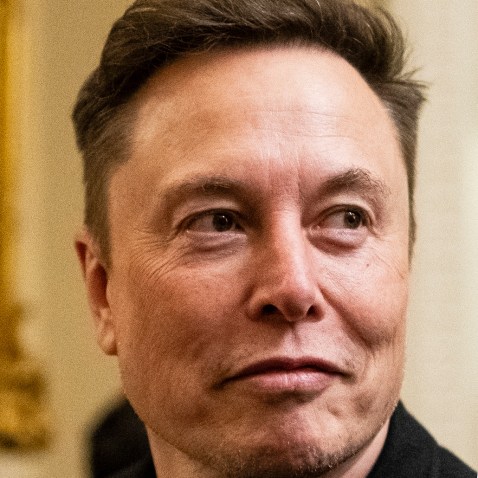 Elon Musk and a sign in front of the entrance of the Security Administration's main campus.