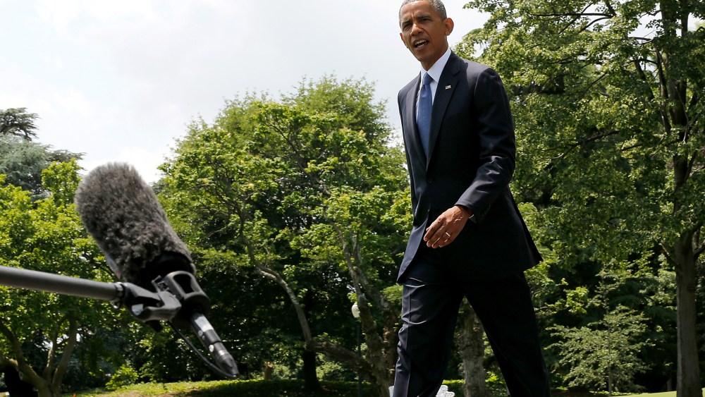 U.S. President Barack Obama departs after making s a statement on the situation in Iraq June 13, 2014 on the south lawn of the White House in Washington, DC.