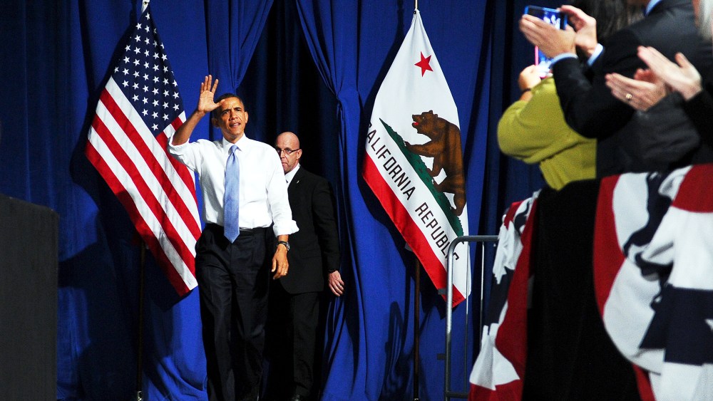 US President Barack Obama arrives to speak on immigration reform in San Francisco, Nov. 25, 2013.