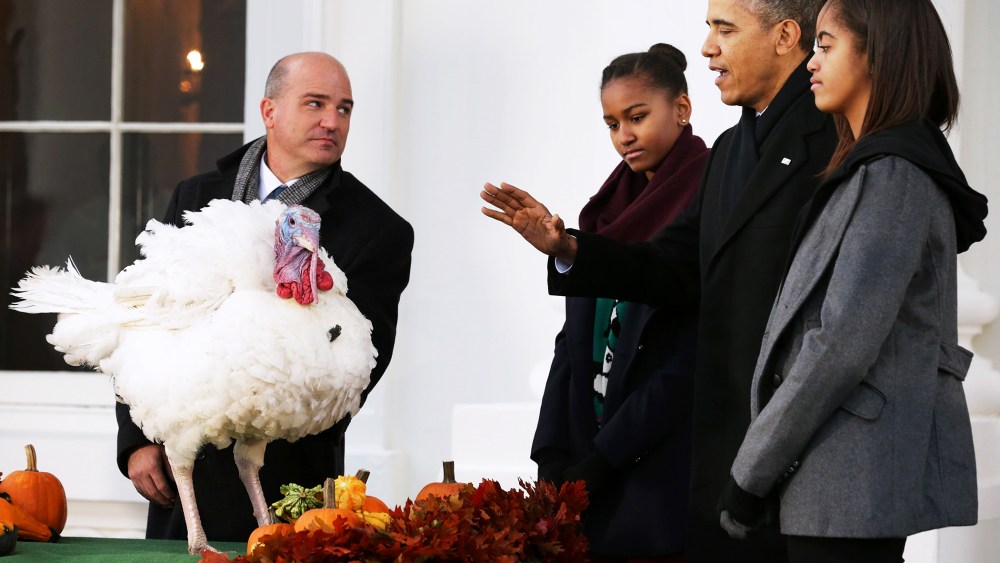 U.S. President Barack Obama pardons "Popcorn" with his daughters Sasha and Malia at the White House, Nov. 27, 2013.