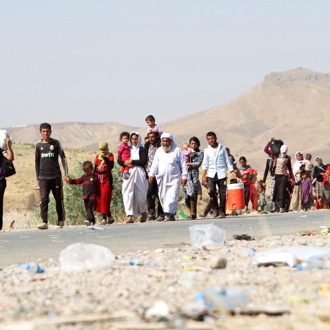 Displaced Iraqi families from the Yazidi community cross the Iraqi-Syrian border at the Fishkhabur crossing, in northern Iraq, on August 13, 2014.