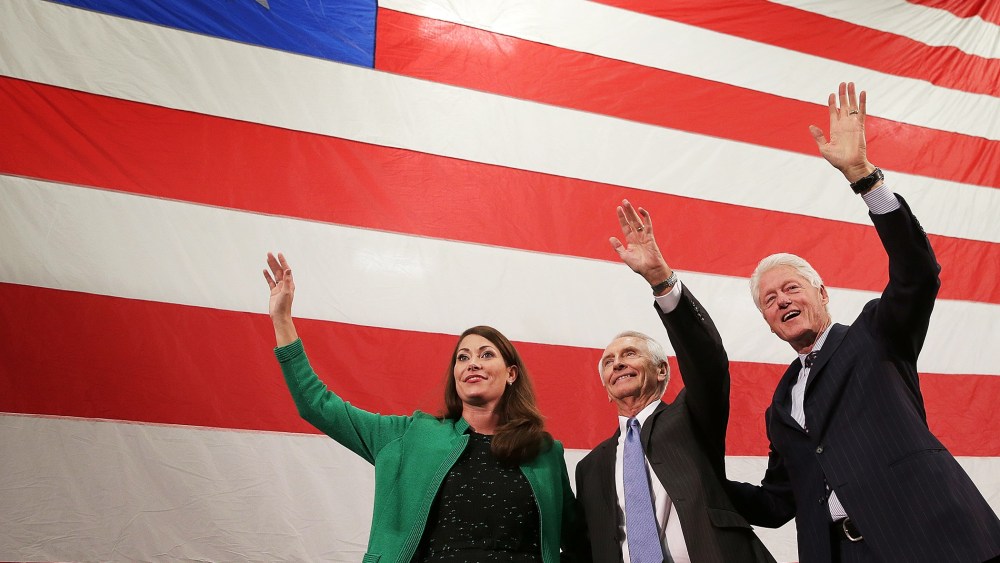 Former U.S. President Bill Clinton (R) campaigns for U.S. Senate Democratic candidate and Kentucky Secretary of State Alison Lundergan Grimes (L) with Kentucky Gov. Steve Beshear (C) during a rally on Oct. 21, 2014 in Paducah, Ky.