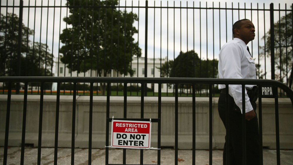 A member of the US Secret Service stands guard in front of White House Oct. 23, 2014 in Washington, DC.