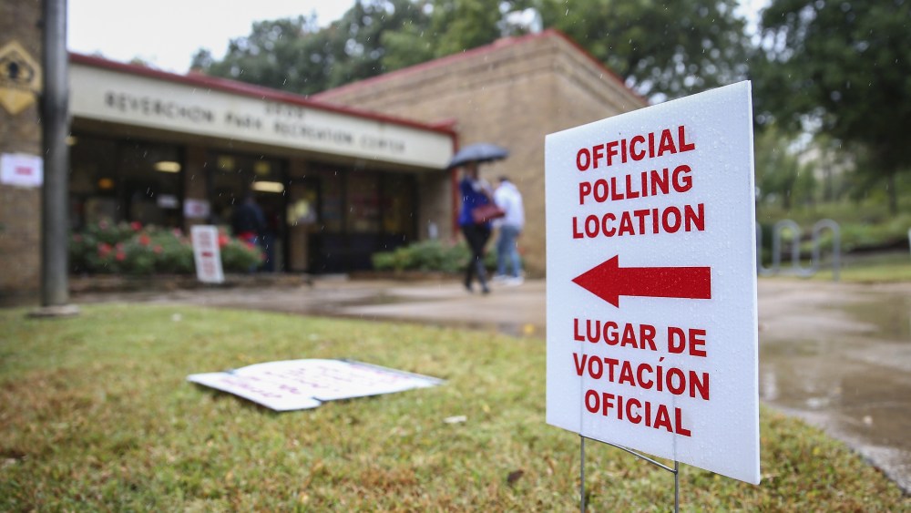 A sign directs voters to a polling place at a polling station in Dallas, Texas on Nov. 4, 2014. (Photo by Bilgin S. Sasmaz/Anadolu Agency/Getty)