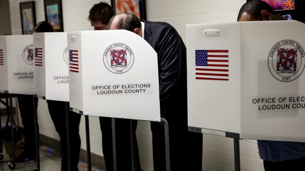 US voters cast their ballots in the last hour before polls close during the mid-term elections in Loudon County, Va. on Nov. 4, 2014. (Photo by Samuel Corum/Anadolu Agency/Getty)