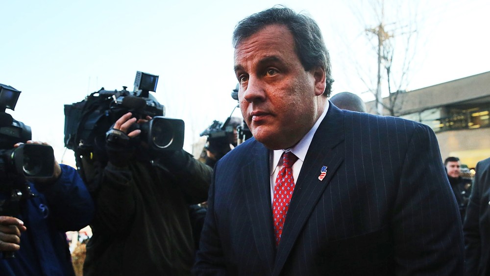 Chris Christie arrives in Fort Lee to apologize to Mayor Mark Sokolich after giving a press conference, Jan. 9, 2014.
