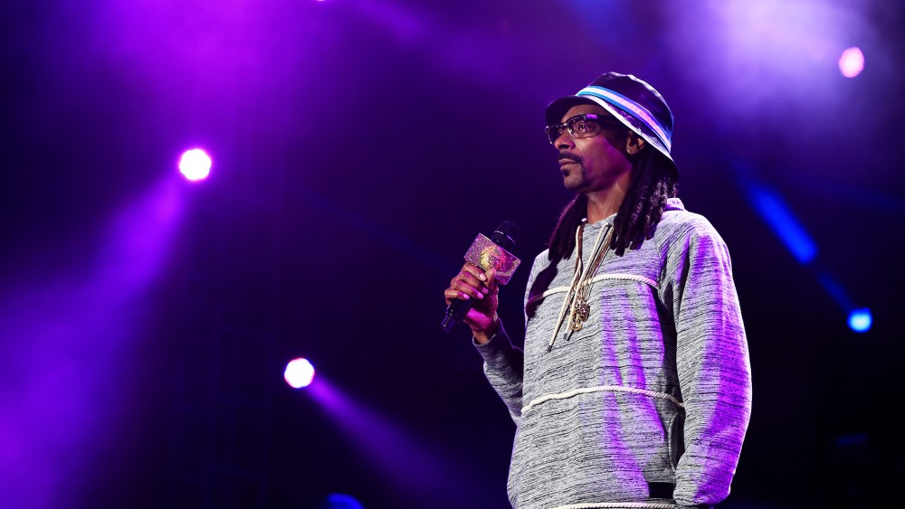 Recording artist Snoop Dogg performs onstage during an event on Jan. 30, 2015 in Glendale, Ariz. (Photo by Christopher Polk/Getty for DirecTV)