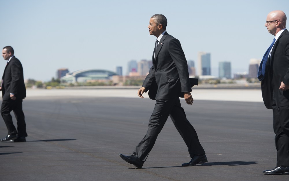 US President Barack Obama walks across the tarmac upon arrival on Air Force One at Phoenix Sky Harbor International Airport in Phoenix, Ariz., March 13, 2015. (Photo by Saul Loeb/AFP/Getty)