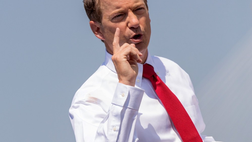 Sen. Rand Paul (R-KY) and GOP presidential hopeful speaks at a campaign rally in front of the aircraft carrier USS Yorktown on April 9, 2015 in Mt Pleasant, S.C.