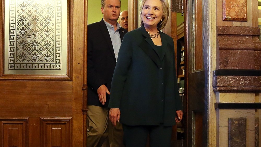 Democratic presidential hopeful and former Secretary of State Hillary Clinton (C) leaves a meeting with members of the Iowa State legislature at the Iowa State Capital on April 15, 2015 in Des Moines, Iowa. (Photo by Justin Sullivan/Getty)