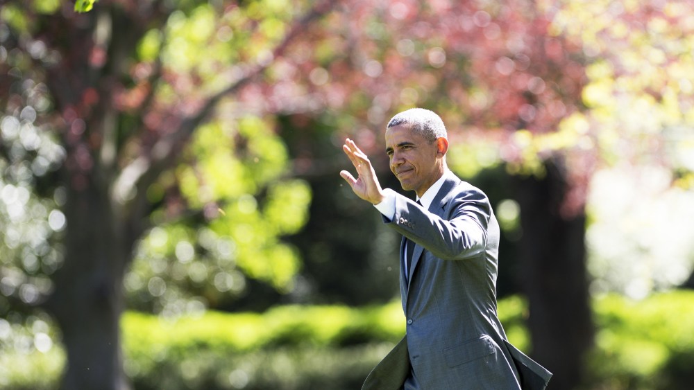 US President Barack Obama walks to Marine One before departing from the South Lawn of the White House in Washington, D.C., April 29, 2015. (Photo by Saul Loeb/AFP/Getty)