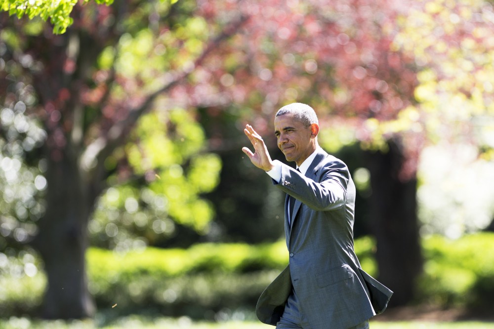US President Barack Obama walks to Marine One before departing from the South Lawn of the White House in Washington, D.C., April 29, 2015. (Photo by Saul Loeb/AFP/Getty)