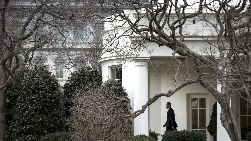 US President Barack Obama walks from the West Wing to Marine One on the South Lawn of the White House ob March 11, 2014 in Washington, DC.