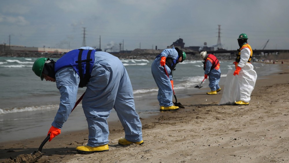 Crews clean up an oil spill along Lake Michigan from the BP Whiting refinery in Whiting, Ind., on Tuesday, March 25, 2014.
