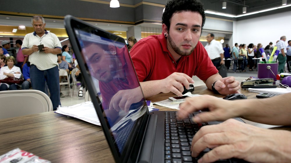 Americans Register For Health Care On Final Day of ACA Enrollment Drive