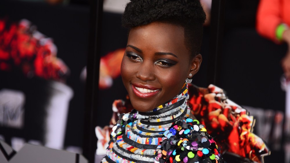 Lupita Nyong'o arrives on the red carpet for the 2014 MTV Movie Awards, April 13, 2014.