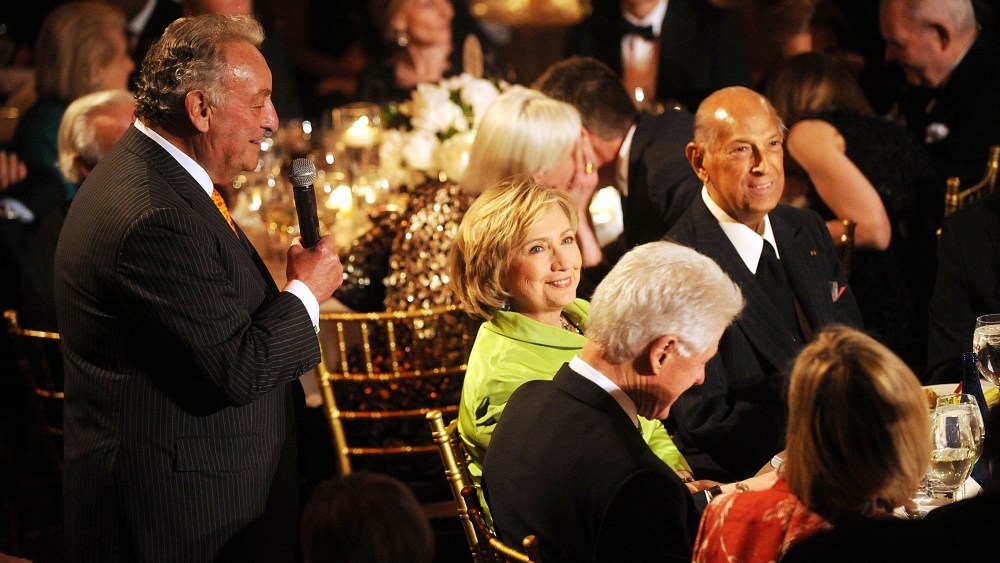 From left, banker Sandy Weill, Hillary Clinton, Bill Clinton, and Oscar de la Renta attend the 2014 Carnegie Hall Medal Of Excellence Gala Honoring Oscar De La Renta at The Plaza Hotel on April 24, 2014 in New York, N.Y.