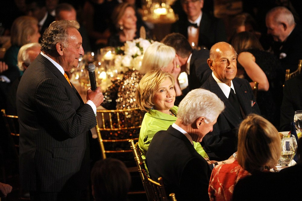 From left, banker Sandy Weill, Hillary Clinton, Bill Clinton, and Oscar de la Renta attend the 2014 Carnegie Hall Medal Of Excellence Gala Honoring Oscar De La Renta at The Plaza Hotel on April 24, 2014 in New York, N.Y.