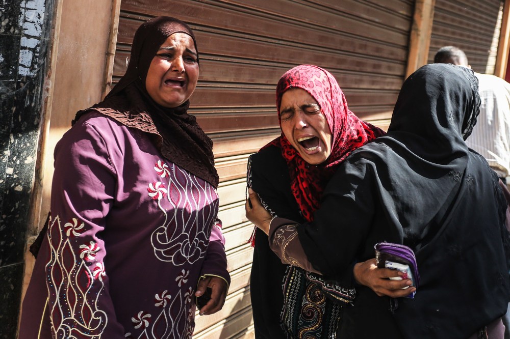 Egyptian defendants' relatives mourn after a judge sentenced 683 alleged Morsi backers to death in the latest mass trial in the southern city of Minya, Egypt, April 28, 2014.