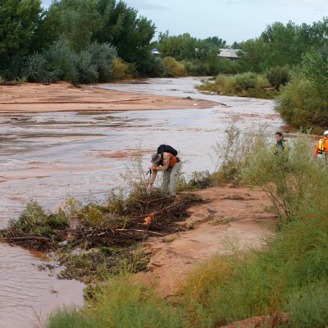 Personnel from the Mohave County Sheriffs Search and Rescue search Short Creek for missing bodies on Sept. 15, 2015 in Colorado City, Ariz. (Photo by George Frey/Getty)