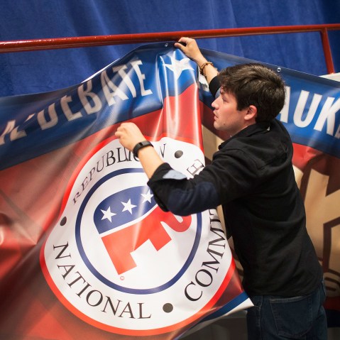 Kirt Gallatin helps to prepare for the Republican presidential debate sponsored by Fox Business News and the Wall Street Journal on Nov. 9, 2015 in Milwaukee, Wis. (Photo by Scott Olson/Getty)