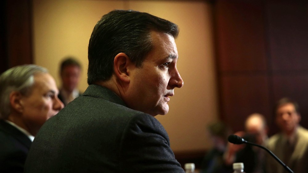 Republican presidential candidate Sen. Ted Cruz (R-Texas) (R) and Texas Governor Greg Abbott (L) participate in a news conference Dec. 8, 2015 on Capitol Hill in Washington, D.C. (Photo by Alex Wong/Getty)
