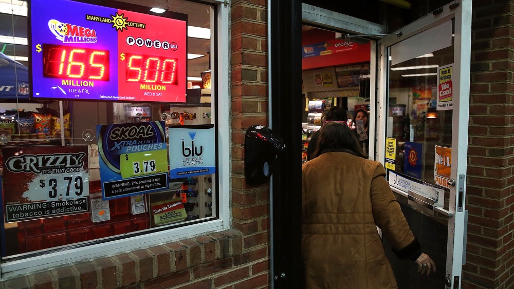 A sign shows the Powerball amount has climbed to 500 million dollars at the BP gas station, Jan. 6, 2015 in Dunkirk, Md. (Photo by Mark Wilson/Getty)