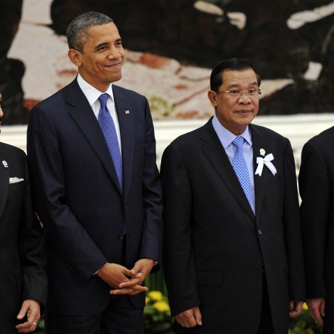 US President Barack Obama (2nd L) stands with Brunei's Sultan Hassanal Bolkiah (L), Cambodian Prime Minister Hun Sen (2nd R) and Chinese Prime Minister Wen Jiabao (R) for a family picture ahead of the 7th East Asia Summit in Phnom Penh on November 20,...