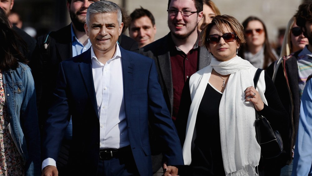 Sadiq Khan arrives with his wife Saadiya, family and aides arrive at City Hall on May 6, 2016 in London, England. (Photo by Mary Turner/Getty)