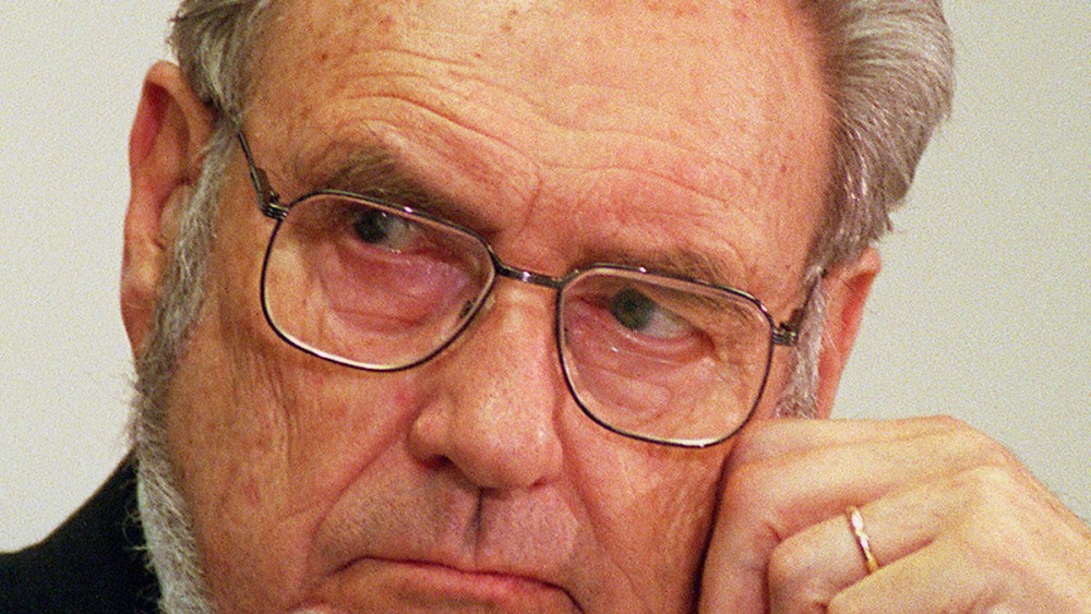 File Photo: Former former Surgeon General C. Everett Koop and co-chair of the Advisory Committee on Tobacco Policy and Public Health at the committee's meeting on the agreement between states and the tobacco industry.  (Photo by Douglas Graham...