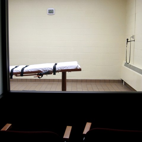 A witness room faces an execution chamber. (Photo by Caroline Groussain/AFP/Getty)