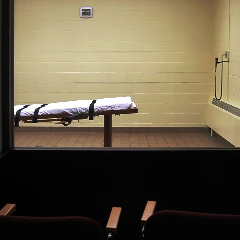 This Nov. 30, 2009 photo shows the witness room facing the execution chamber of the "death house" at the Southern Ohio Correctional Facility in Lucasville, Ohio. (Photo by Caroline Groussain/AFP/Getty)
