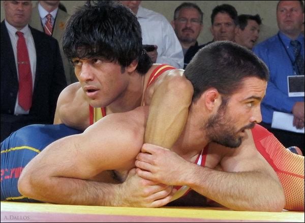 A singlet affair at Grand Central's Vanderbilt Hall