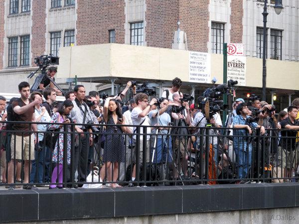 New Yorkers come out for celestial celebrity