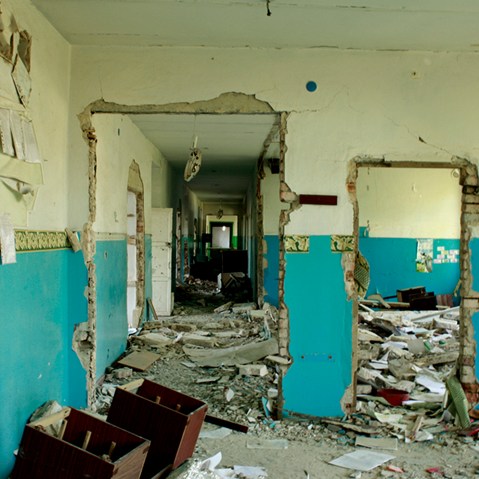 School in Nikishine, eastern Ukraine, damaged during fighting between Ukrainian government and rebel forces from Aug. 2014 to Feb. 2015. (Photo by Yulia Gorbunova/Human Rights Watch)