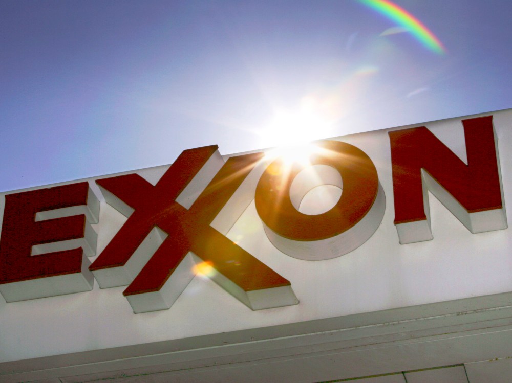 Exxon Mobil to recognize same-sex marriage for benefits eligibility - Emma Margolin - 09/27/2013