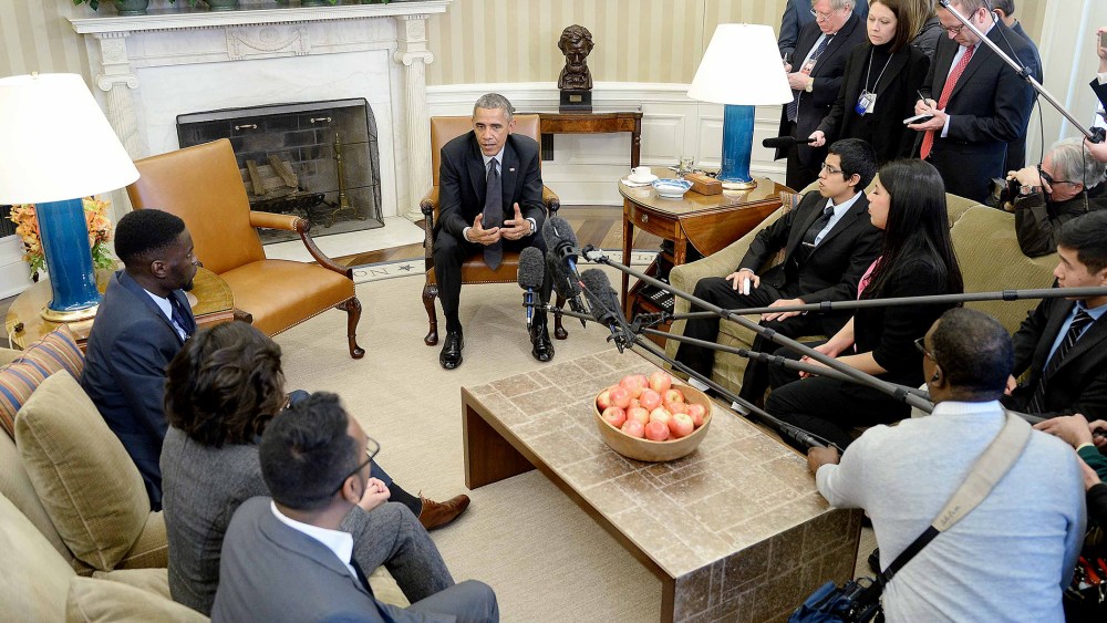 United States President Barack Obama meets with a group of young undocumented immigrants known as "dreamers" in the Oval Office of the White House on Feb. 4, 2015 in Washington, D.C. (Olivier Douliery/picture-alliance/dpa/AP)