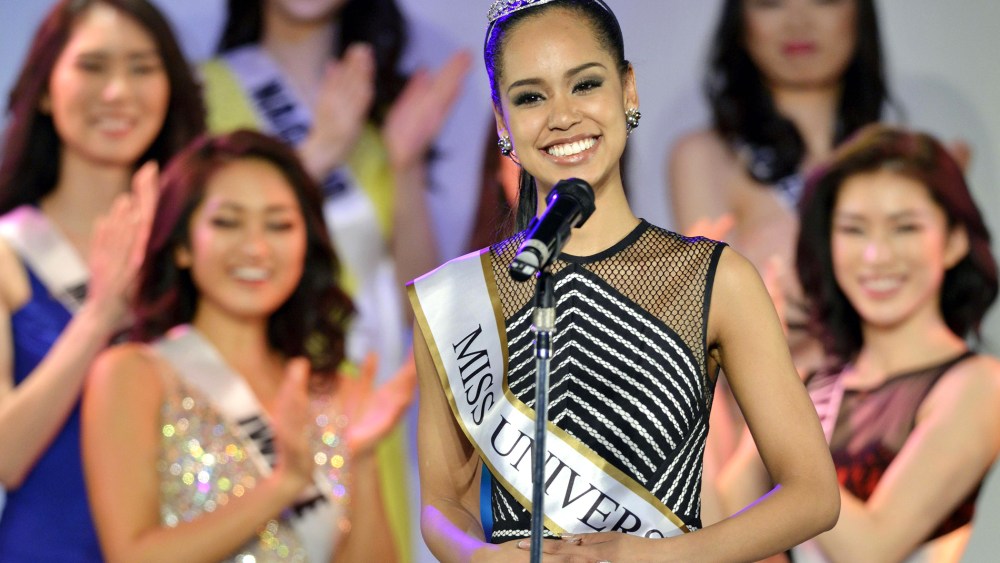 Ariana Miyamoto (C) from Miyazaki Prefecture, southwestern Japan, makes a speech in Tokyo on March 12, 2015 after being chosen to represent the country at this year's Miss Universe contest. (Photo by Kyodo/AP)