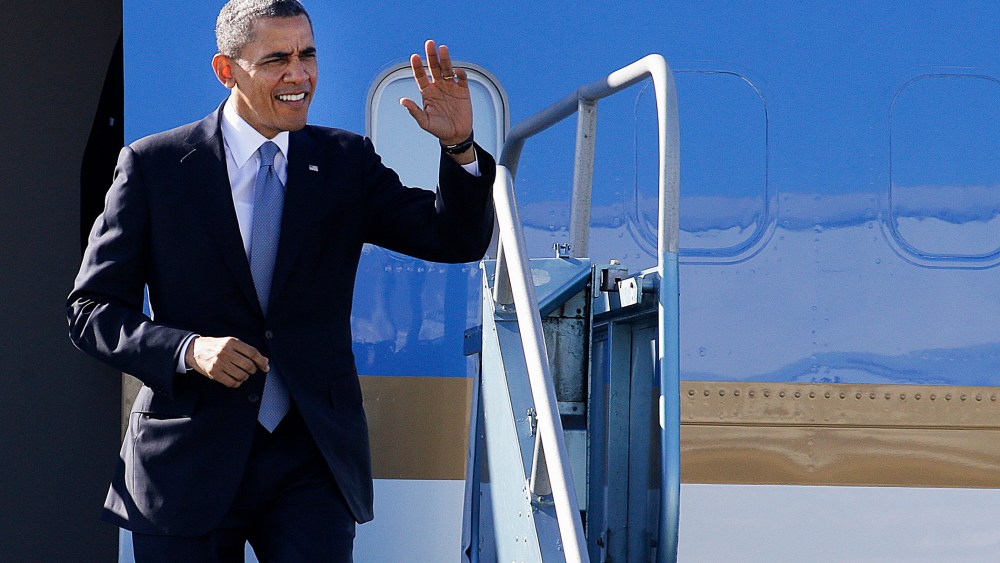 President Barack Obama waves as he arrives at San Francisco International Airport, Monday, Nov. 25, 2013.