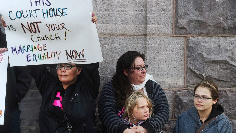Supporters rally outside of the Federal Building and U.S. Courthouse in Sioux Falls, S.D., Friday, Oct. 17, 2014. (Photo by Jay Pickthorn/The Argus Leader/AP)