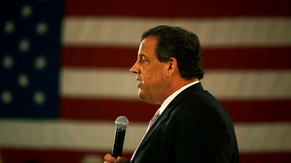 New Jersey Gov. Chris Christie addresses a gathering at a town hall meeting, May 28, 2014.