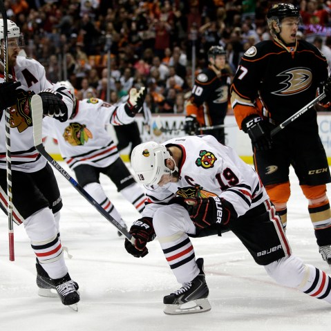 Chicago Blackhawks center Jonathan Toews (19) reacts after scoring a goal against the Anaheim Ducks during the first period in Game 7 of the Western Conference final of the NHL hockey Stanley Cup playoffs in Anaheim, Calif., May 30, 2015. (Jae C. Hong/AP)