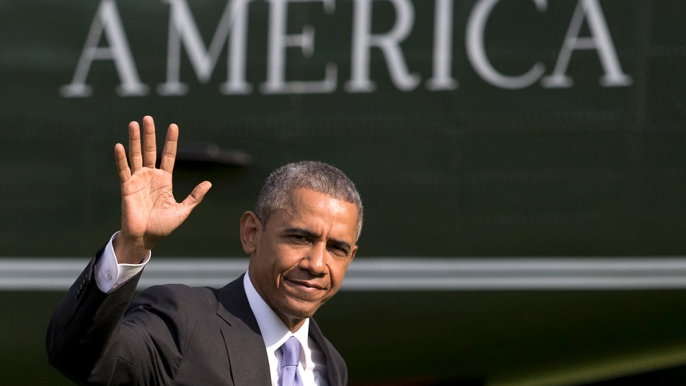 President Barack Obama waves as he walks across the South Lawn of the White House from Marine One, May 28, 2015, in Washington, D.C. (Photo by Carolyn Kaster/AP)